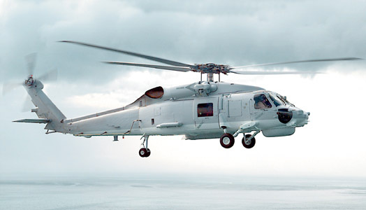 美国海军第一架生产型MH-60R直升机首飞(图)