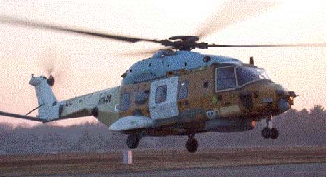 意大利首架批生产型NH90舰载直升机首飞(图)