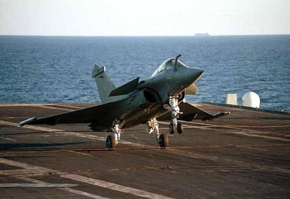 首架阵风级MF2战斗机交付法国海军(图)