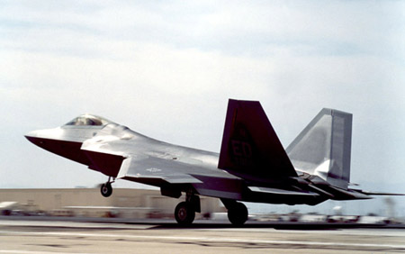 美军首套F-22生产型数字电子战系统将装机(图)