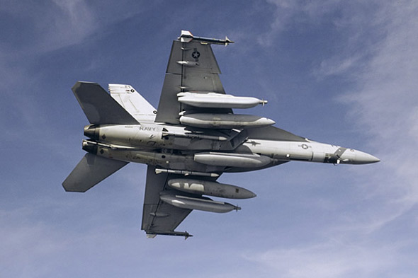 两架F/A-18F将改装为海军EA-18G电子攻击机