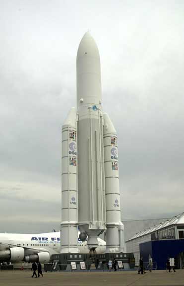 法国新一代军事通信卫星顺利升空(附图)