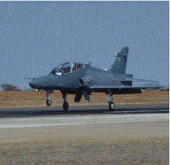 “鹰”Mk120教练机开始在南非空军服役(附图)