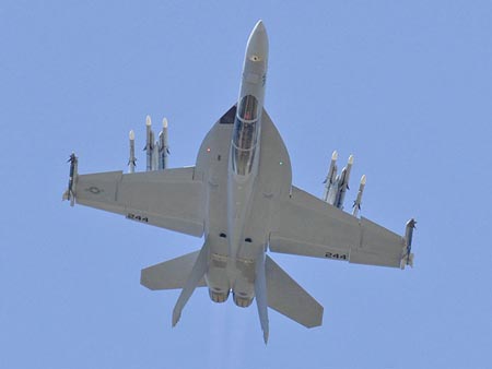美国海军F/A-18战斗机武器投射距离大增(附图)