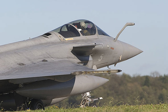 武器纵横:法国阵风舰载战斗机性能揭秘(组图)