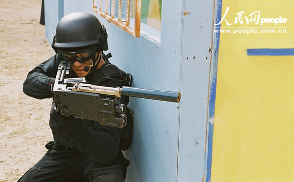 图文:“拐弯枪”使局促的偶角有利狙击作战