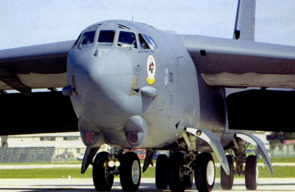 图文：美空军计划将B-52H改成电子干扰机