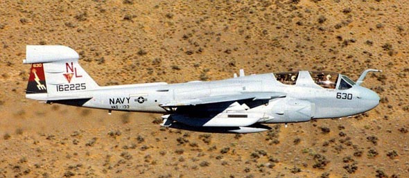 图文：美海军EA-6B徘徊者电子攻击机
