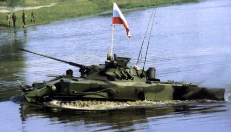 俄空军改进型伊尔76可单机投放三辆战车(组图)