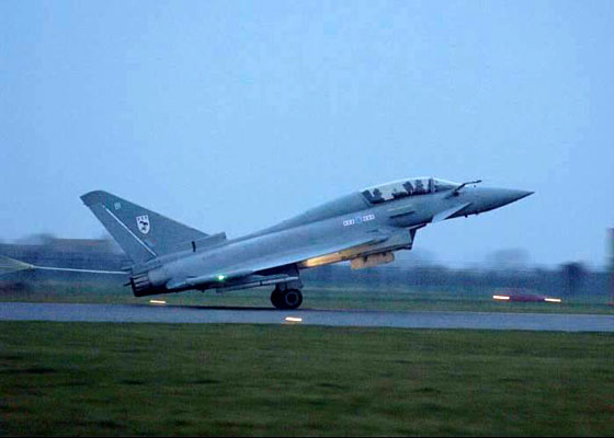 组图：欧洲台风战斗机失事过程