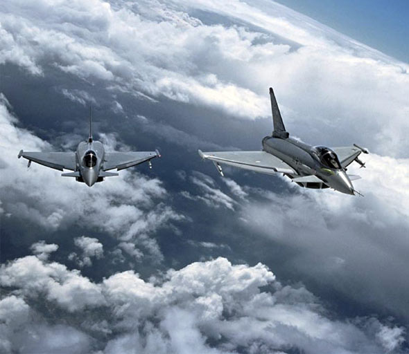 图文：欧洲EF2000台风双机空中编队