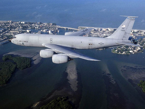 美国空军寻求新加油机替代KC-135飞机(附图)