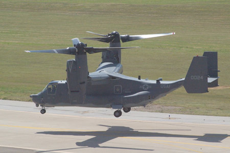 美空军接收首架作战构型CV-22倾转旋翼机(图)