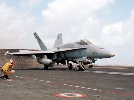 F/A-18E/F第2批次标准飞机获美海军飞行员认可