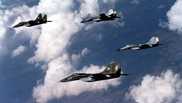 图文：波兰空军米格-29四机编队