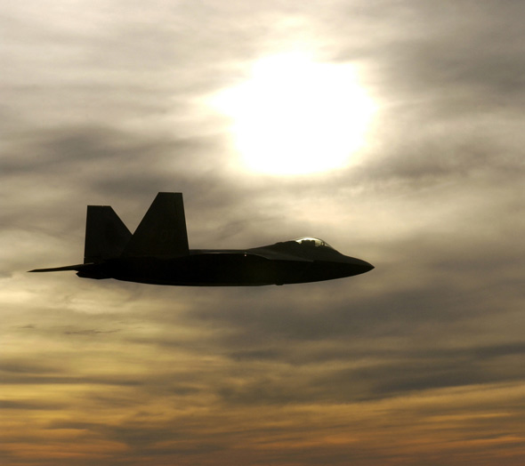 图文：F-22猛禽战机试飞中