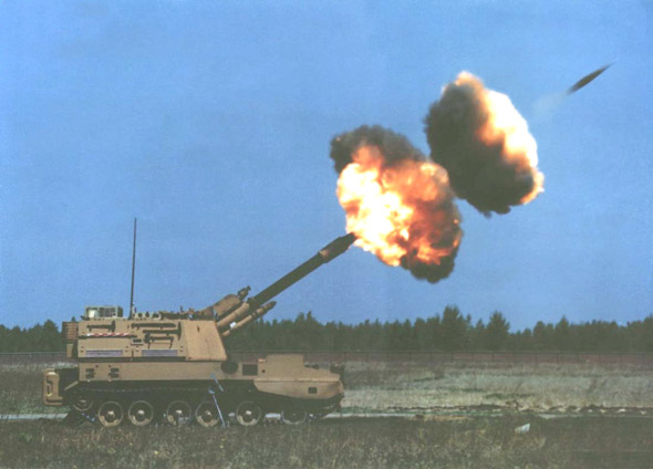 图文:中国PLZ-45自行火炮射击瞬间