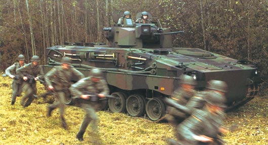 图文：装有25毫米机关炮的美洲狮步兵战车