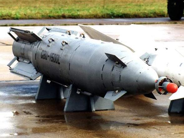 图文:俄制KAB-1500L激光制导炸弹静态展示