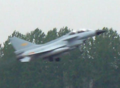 图文：歼十双座型战机起飞