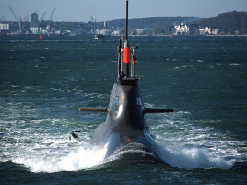 德国海军燃料电池潜艇创连续潜航时间新纪录