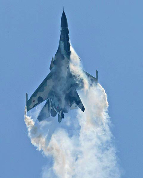 图文：俄制SU-30MKI原型机进行超机动演示