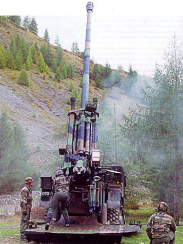 法国开始批量生产“恺撒”自行榴弹炮(组图)