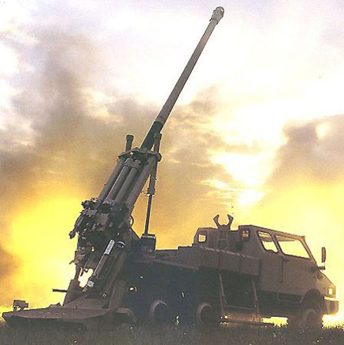 图文：夕阳下的法国恺撒自行榴弹炮