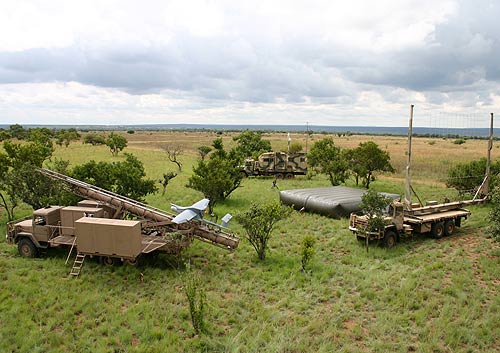 南非陆军装备秃鹰炮兵无人机侦察系统(附图)