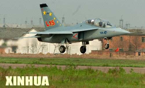 中国自主研制新型高教机“猎鹰”横空出世(2)