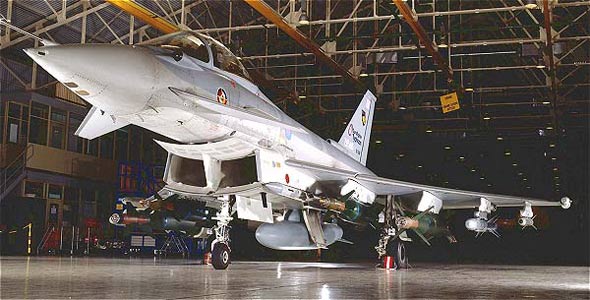 欧洲EF2000台风战机进行重武器挂载试飞(图)