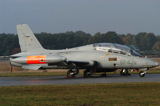 马来西亚计划购买8架意大利M-339CD教练机(图)