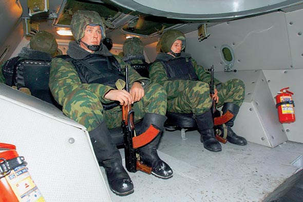 图文：KAMAZ-43269型装甲越野车座舱