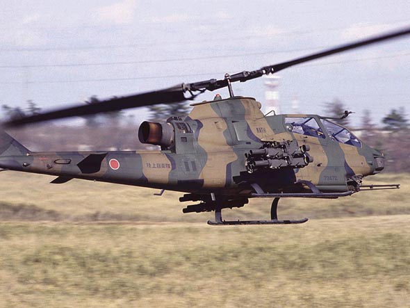 图文：AH-1S直升机携带马特导弹