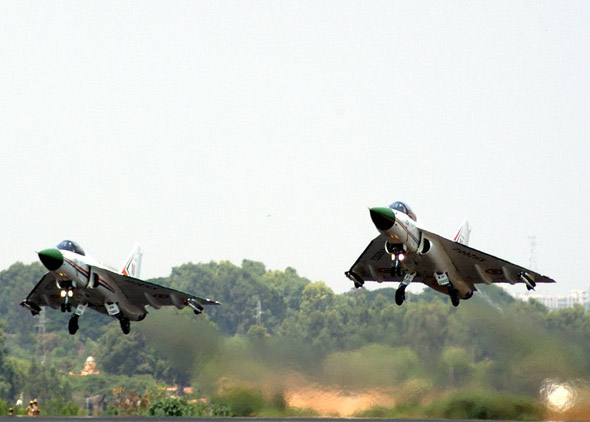 印度LCA定型机完成首次超音速试飞(附图)