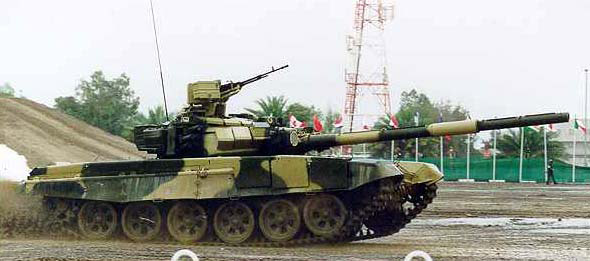 图文：T-90主战坦克进行机动测试