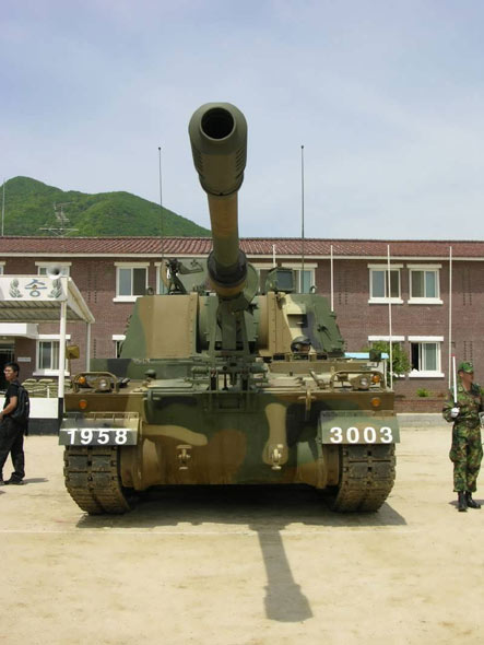 图文：参考美制M109A2设计的韩国K9自行榴弹炮