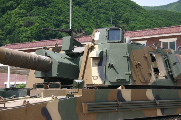 图文：韩国K9自行榴弹炮炮塔特写