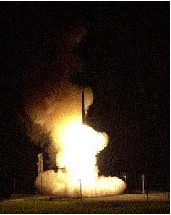 民兵III技术演示发动机成功完成静态点火试验