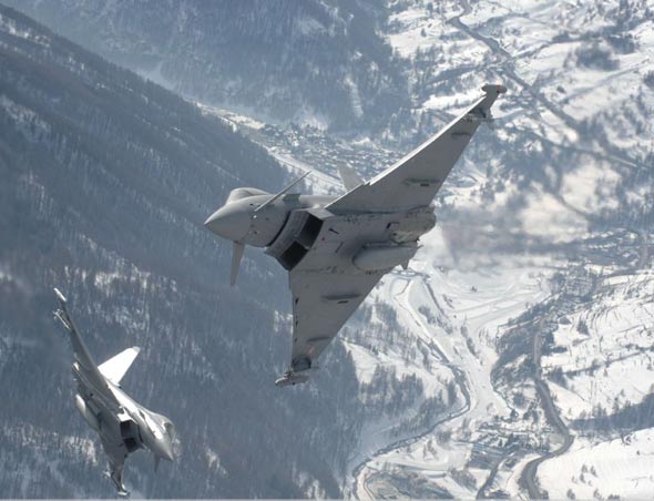 欧洲EF2000台风战斗机即将展开升级(图)