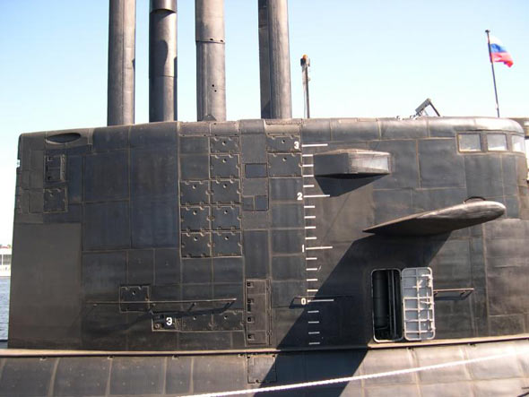 图文：拉达级柴电潜艇的指挥塔围壳特写