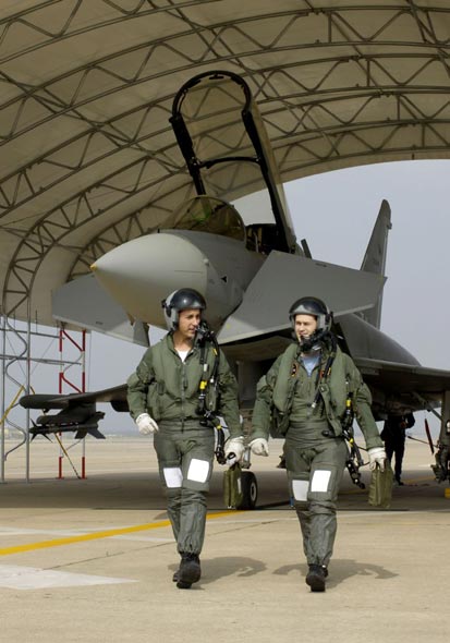 欧洲战斗机EF2000首次投放空对地武器(图)