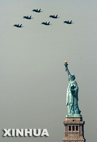 美国海军“蓝色天使”飞行编队精彩表演(2)