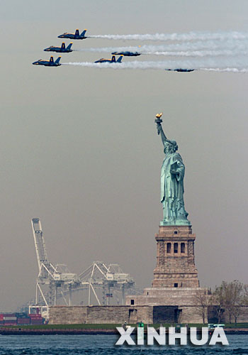 美国海军“蓝色天使”飞行编队精彩表演