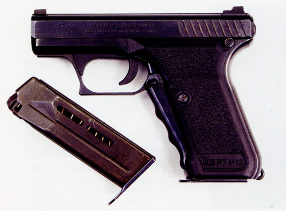 图文：P7M13采用13发弹匣双排单进