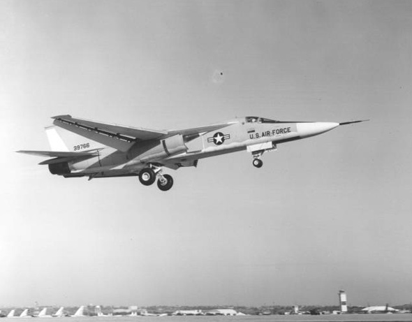 1990年6月22日YF-23进行公开展示(图)