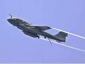 美海军翻新EA-6B“徘徊者”电子战飞机(图)