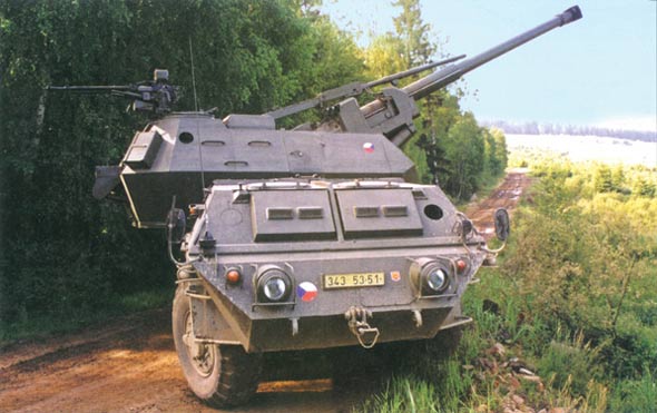 图文：达纳152毫米自行榴弹炮战斗状态