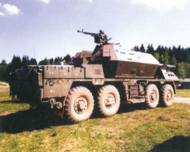 组图：“达纳”自行榴弹炮内部特写