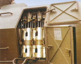 组图：“达纳”自行榴弹炮内部特写